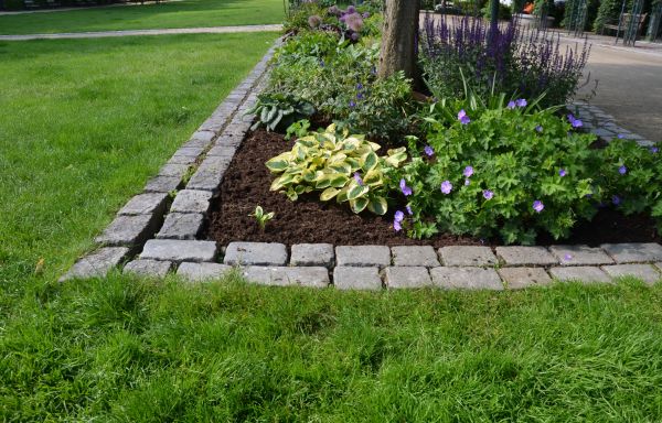 Flower Bed Mulching in South Jordan